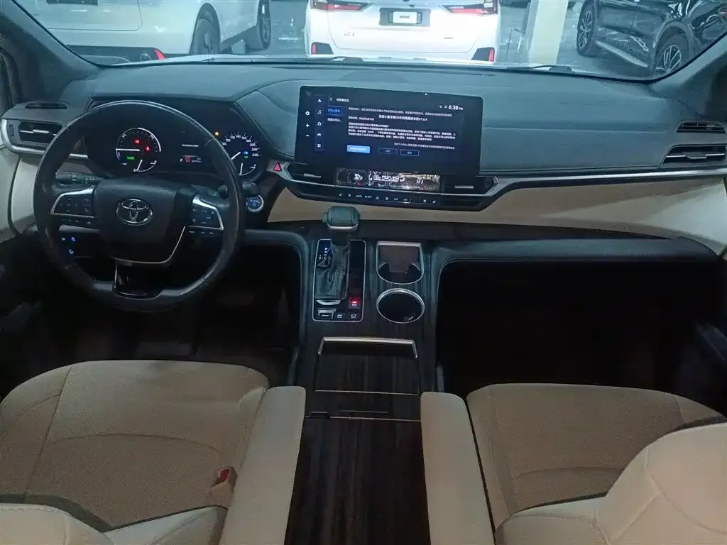 Toyota Sienna — фото 10