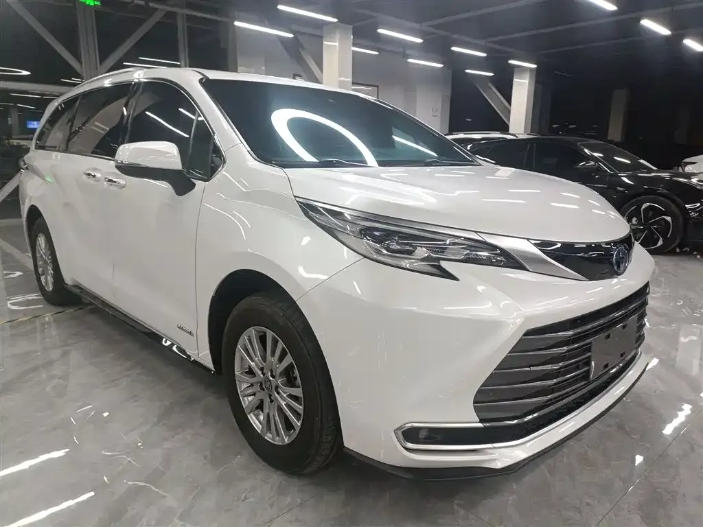 Toyota Sienna — фото 4
