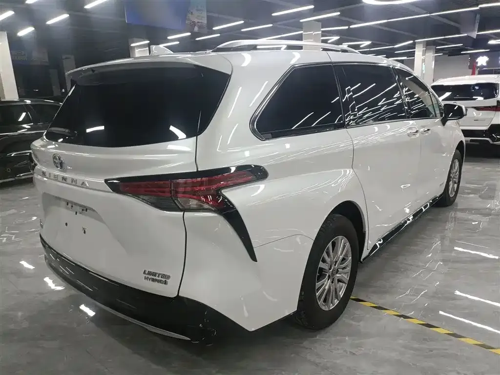 Toyota Sienna — фото 7