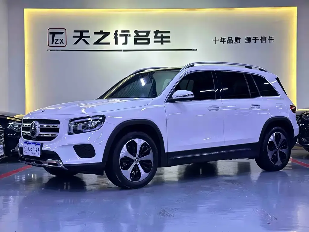 Mercedes-Benz GLB — фото 1