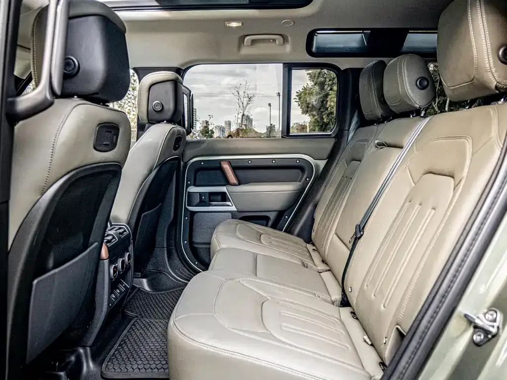 Land Rover Defender — фото 10