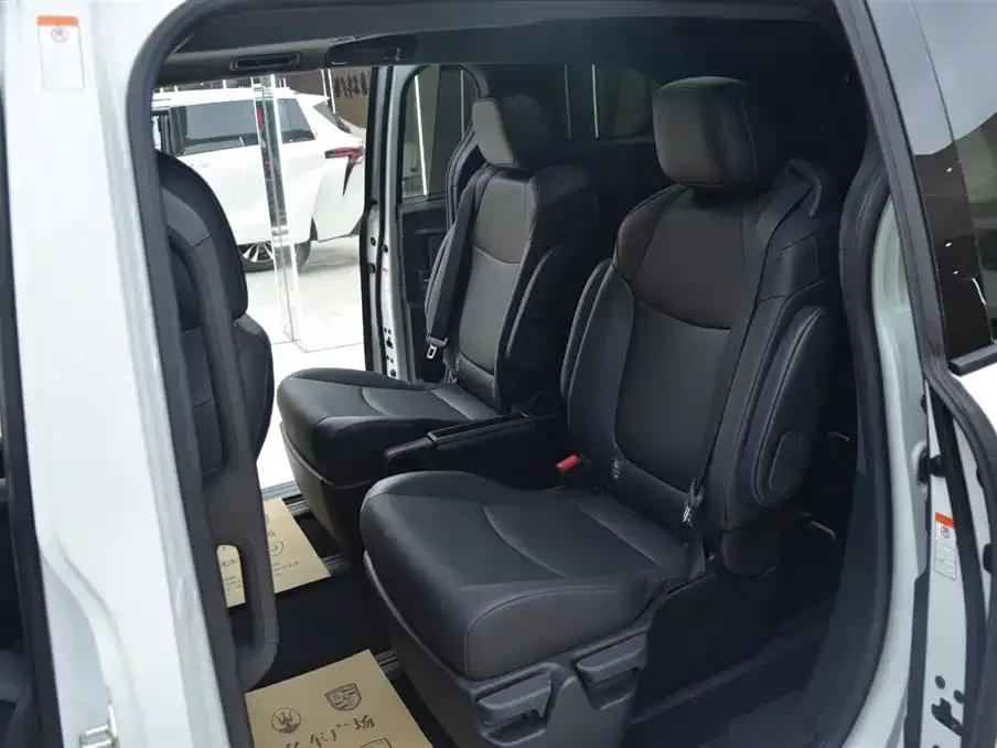 Toyota Granvia — фото 5
