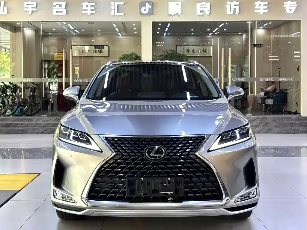 Lexus RX — фото 1