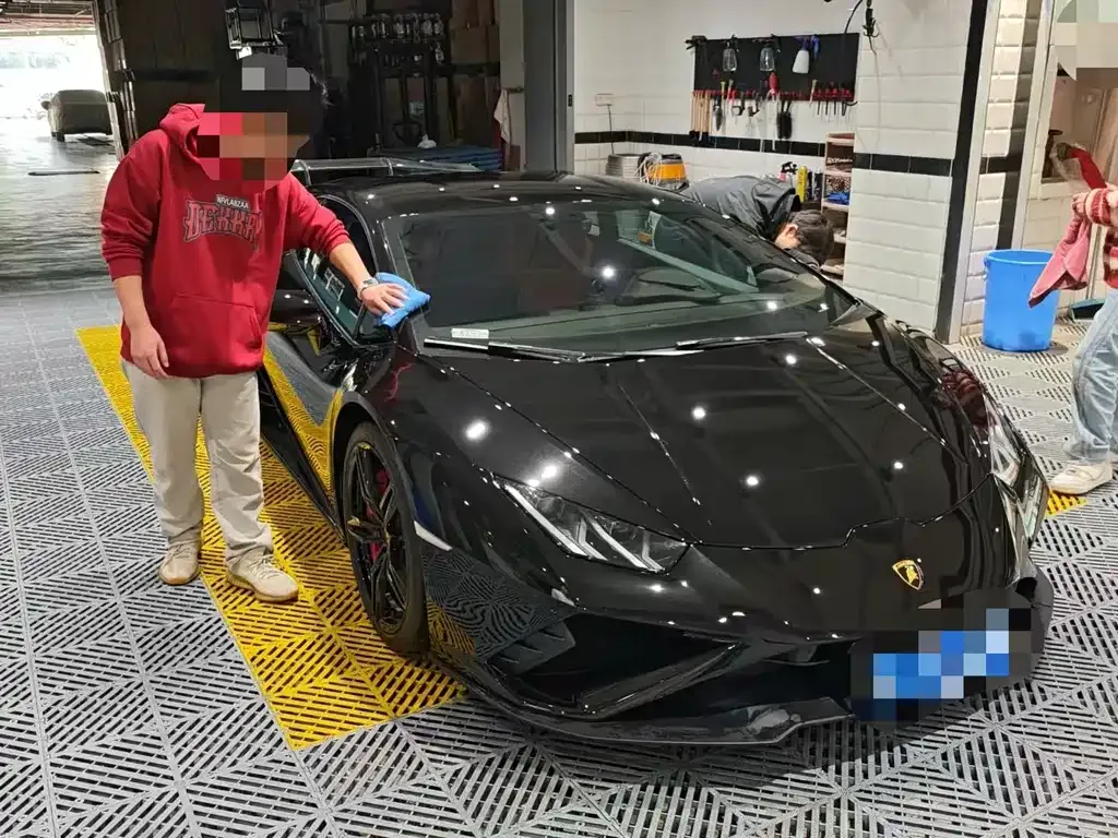 Lamborghini Huracan — фото 1