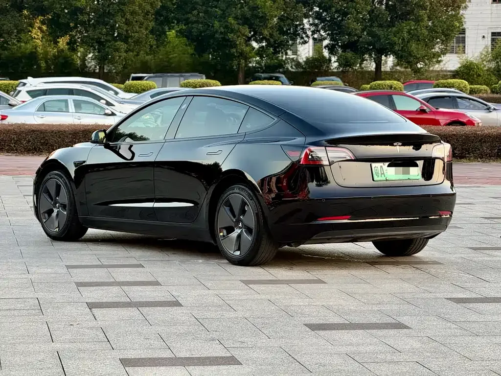 Tesla Model 3 — фото 4