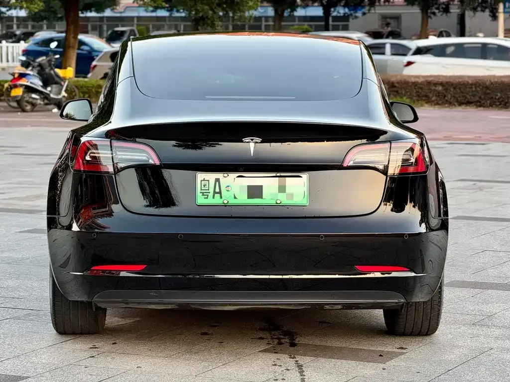 Tesla Model 3 — фото 5