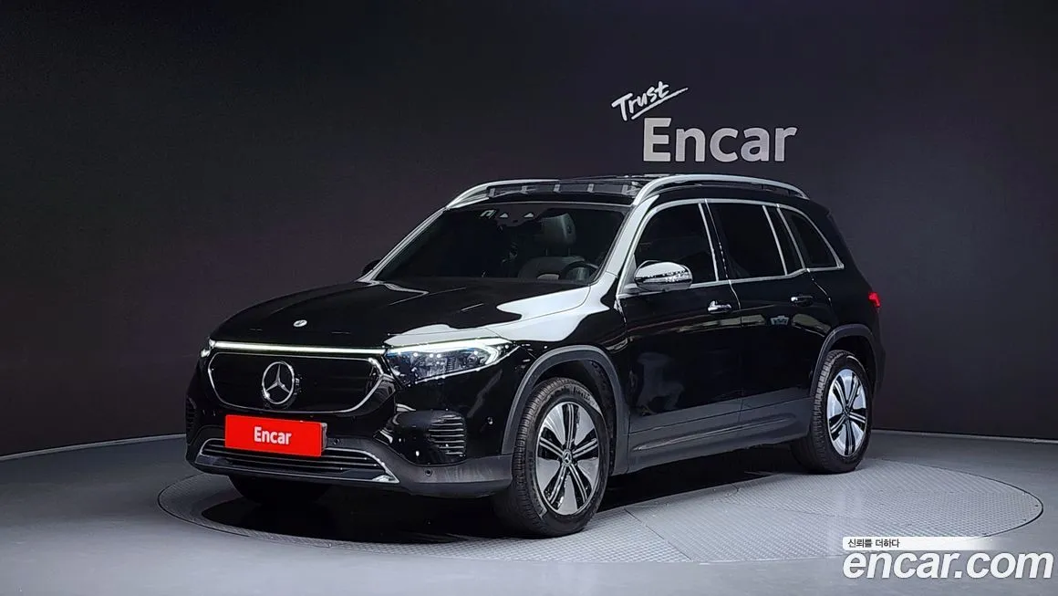 Mercedes-Benz EQB — фото 1