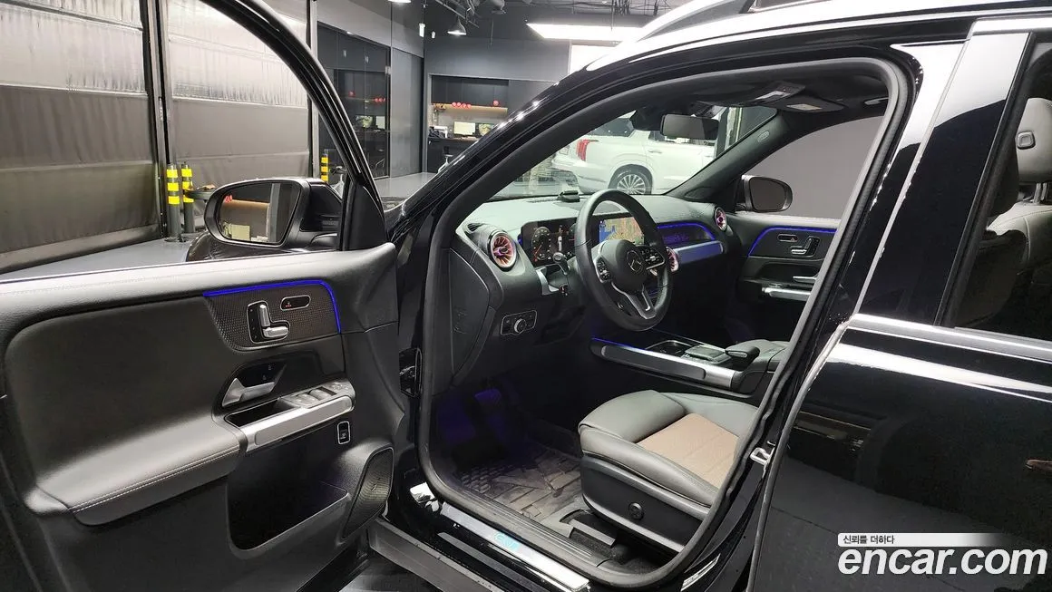Mercedes-Benz EQB — фото 10