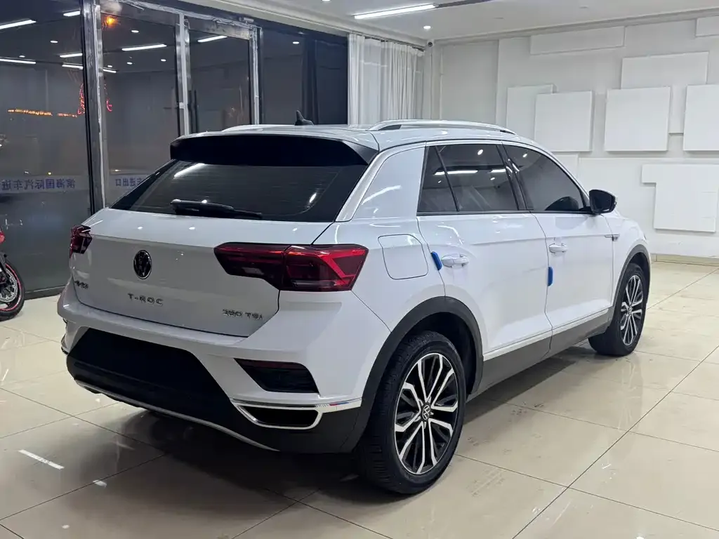 Volkswagen T-Roc — фото 6