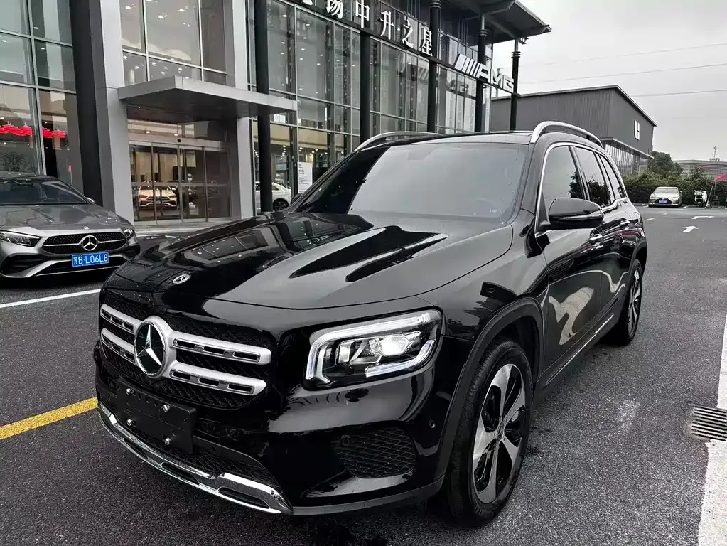 Mercedes-Benz GLB — фото 1
