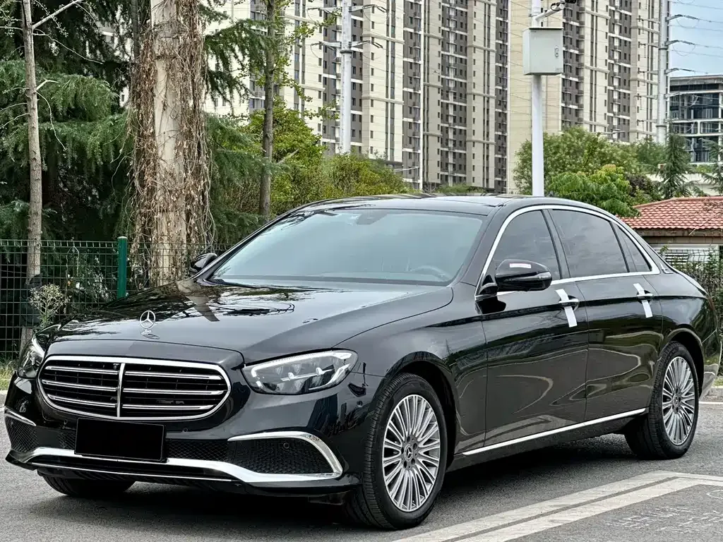 Mercedes-Benz E-Class — фото 2
