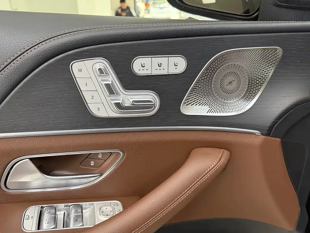 Mercedes-Benz GLS — фото 10