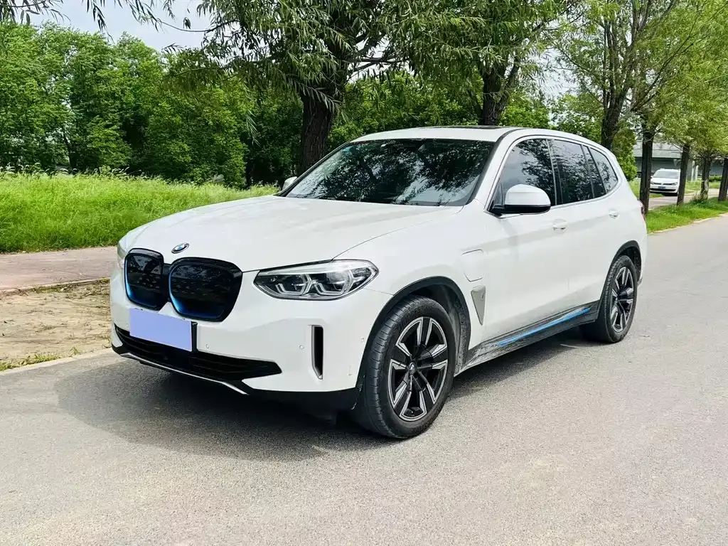 BMW iX3 — фото 1
