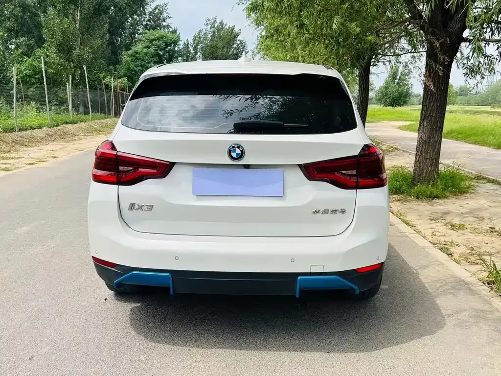 BMW iX3 — фото 10