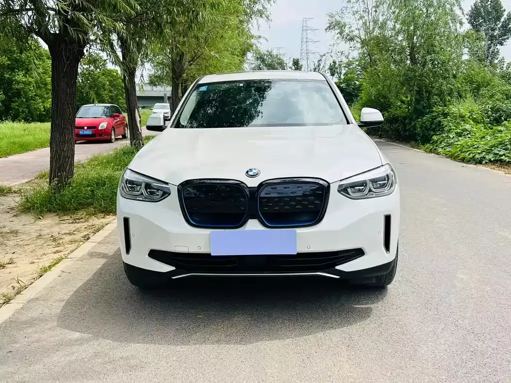 BMW iX3 — фото 2