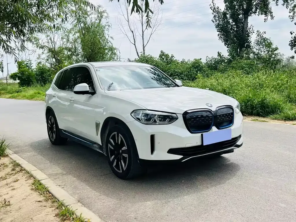 BMW iX3 — фото 3