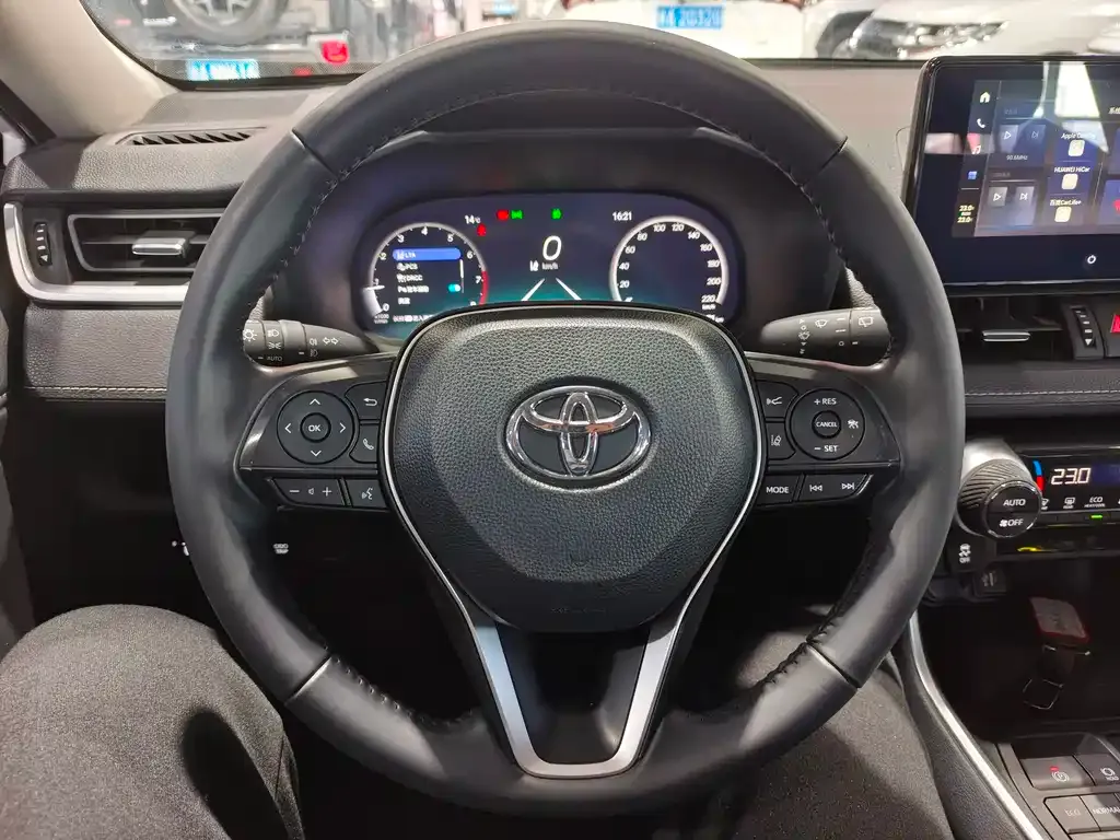 Toyota Wildlander — фото 10