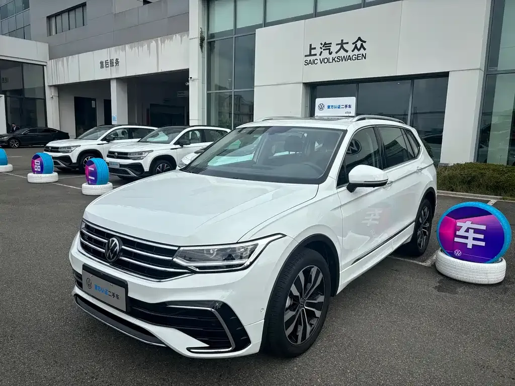 Volkswagen Tiguan L — фото 1