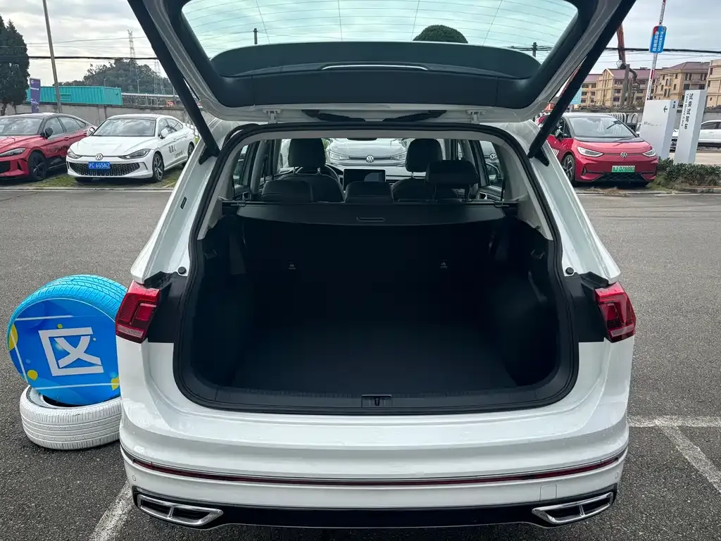 Volkswagen Tiguan L — фото 3