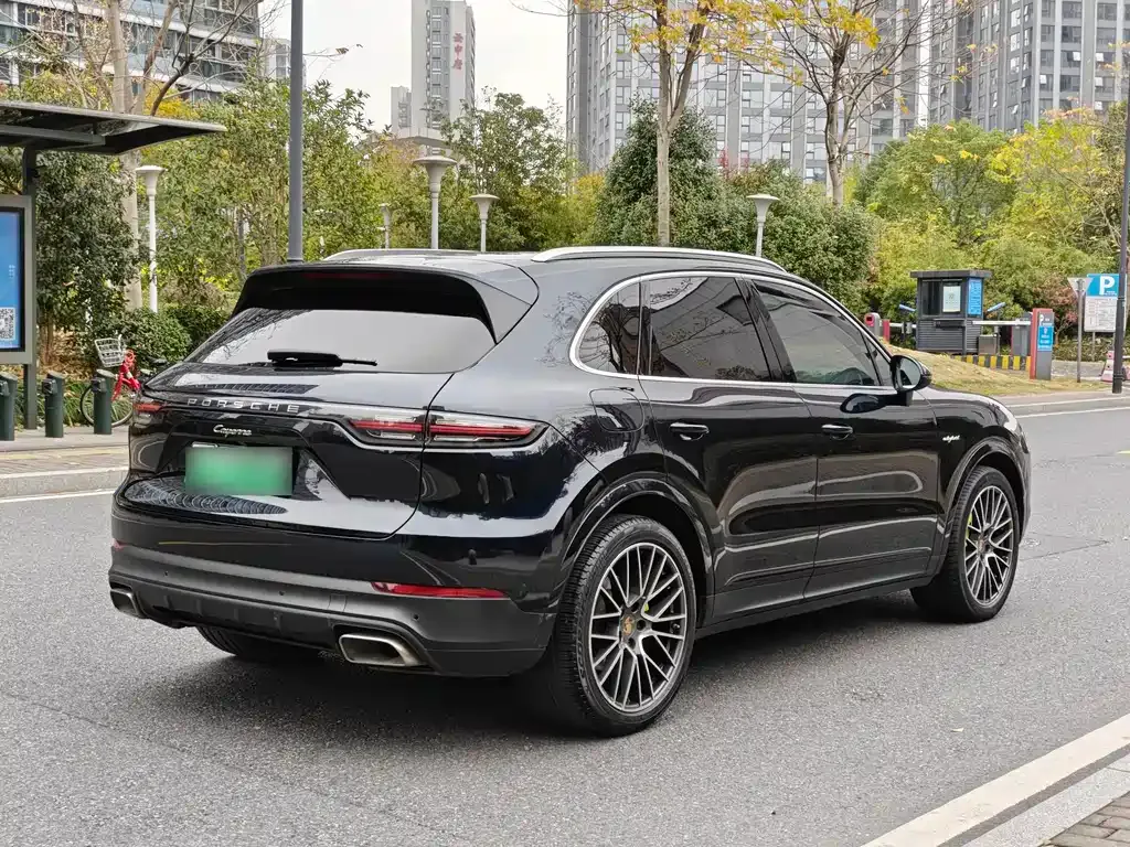 Porsche Cayenne Hybrid — фото 6