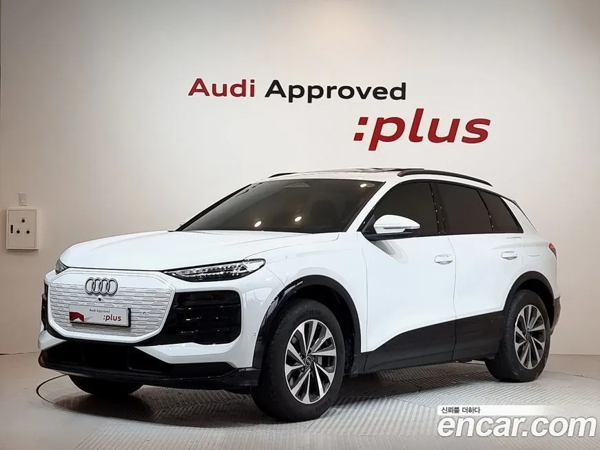 Audi Q6 e-tron — фото 1