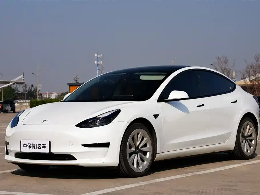 Tesla Model 3 — фото 1