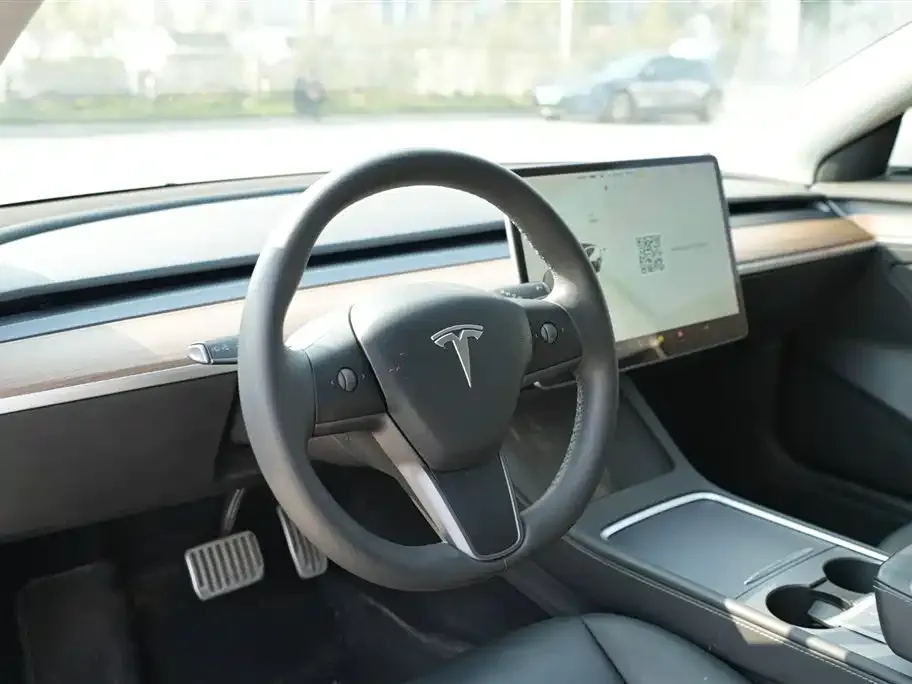 Tesla Model 3 — фото 4