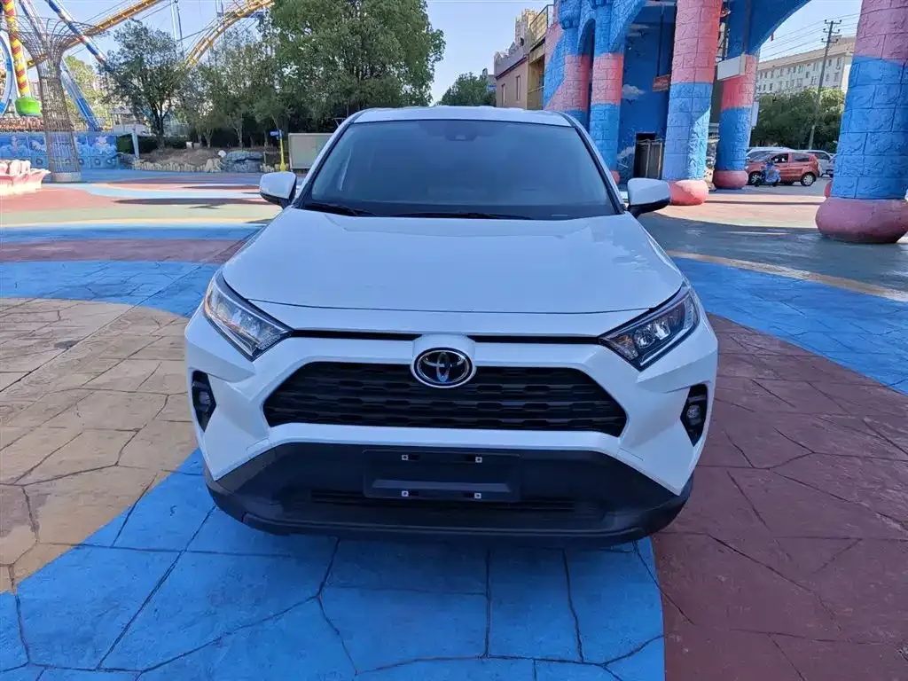 Toyota RAV4 — фото 3