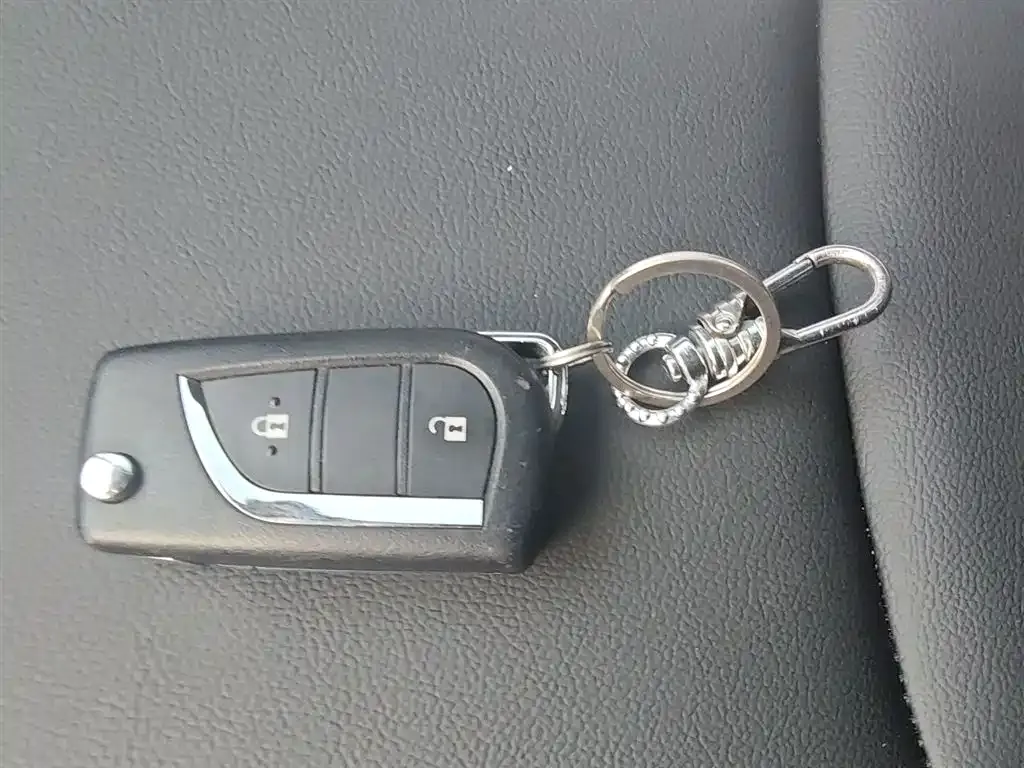 Toyota RAV4 — фото 9