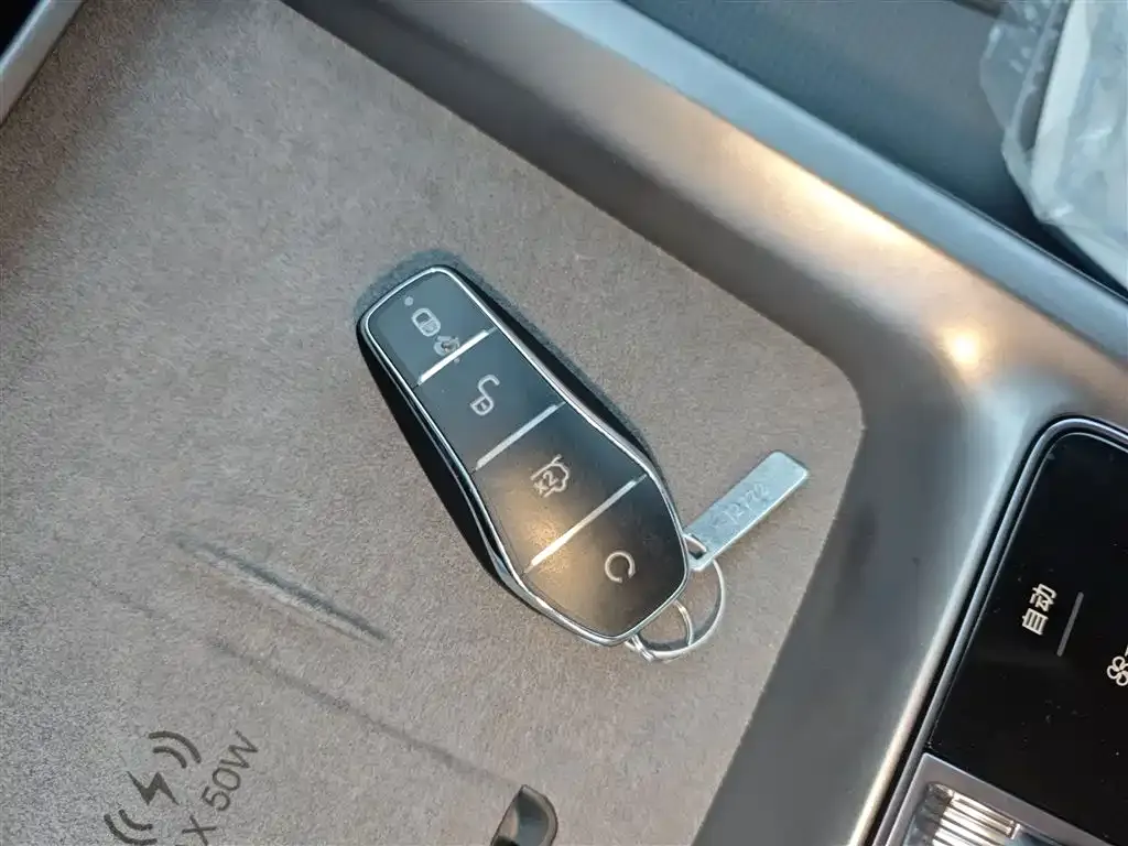 BYD Seal 07 DM-i — фото 9