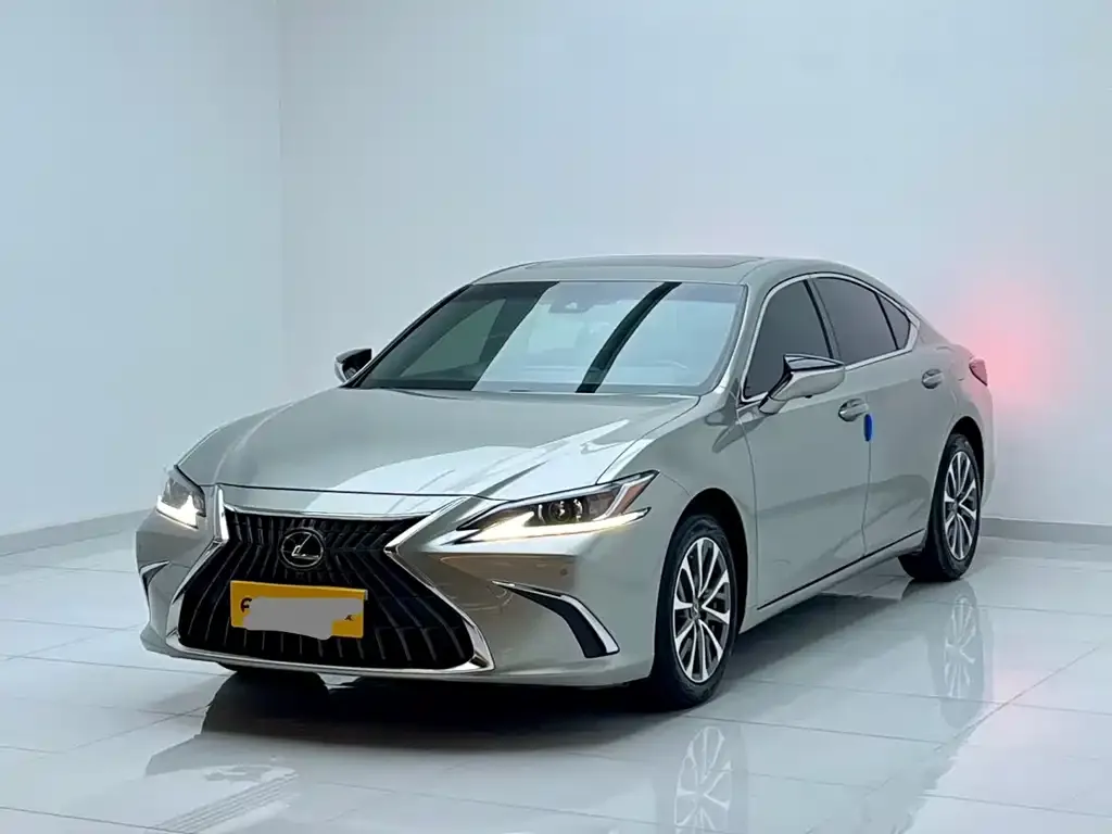 Lexus ES — фото 1