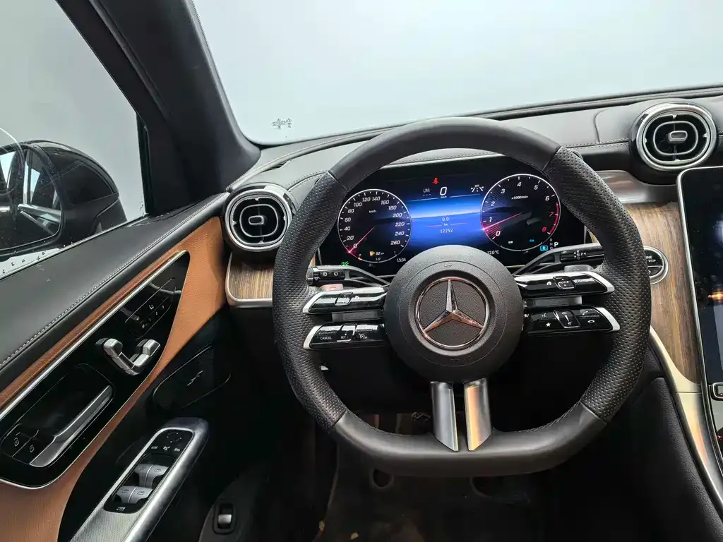 Mercedes-Benz GLC — фото 9