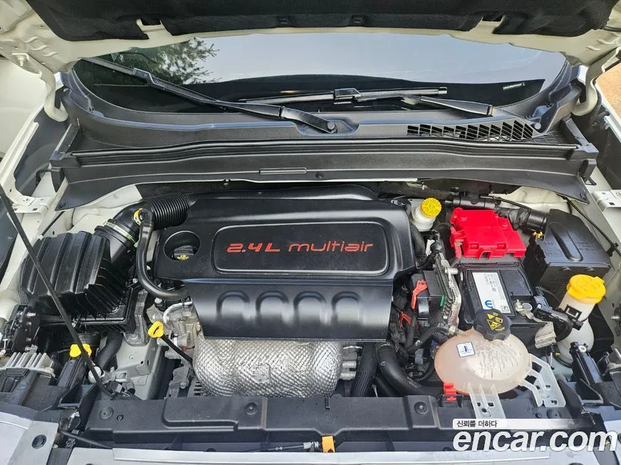 Jeep Renegade — фото 10