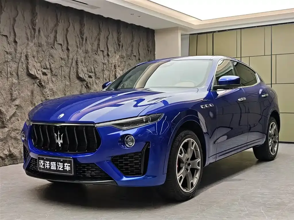Maserati Levante — фото 1