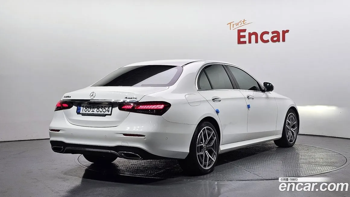 Mercedes-Benz E-Class — фото 2