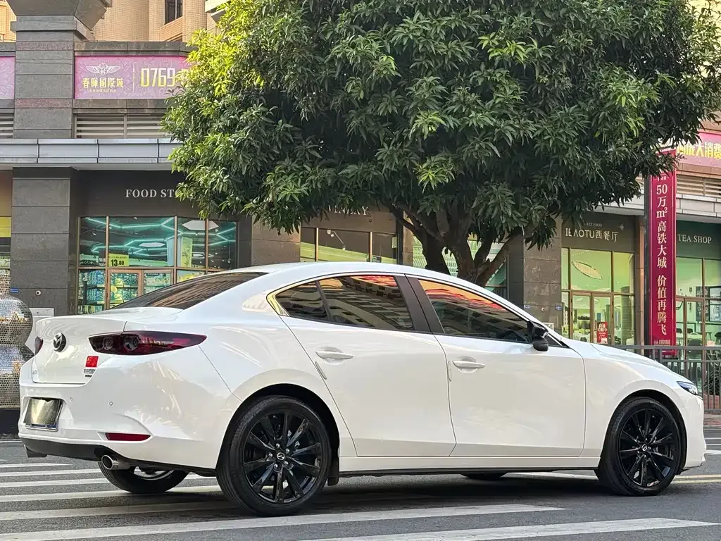 Mazda 3 Axela — фото 4