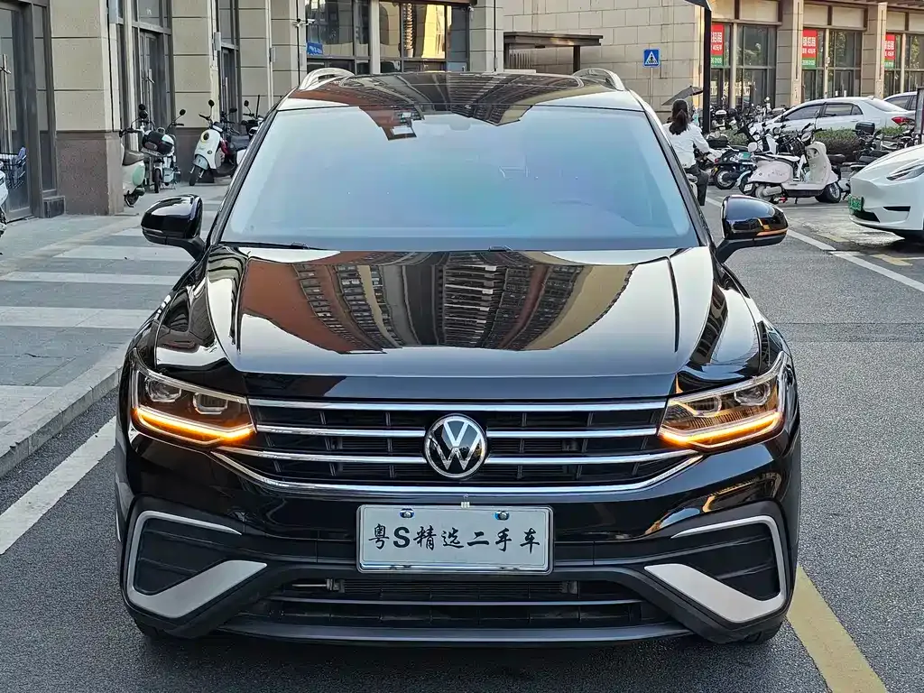 Volkswagen Tiguan L — фото 2