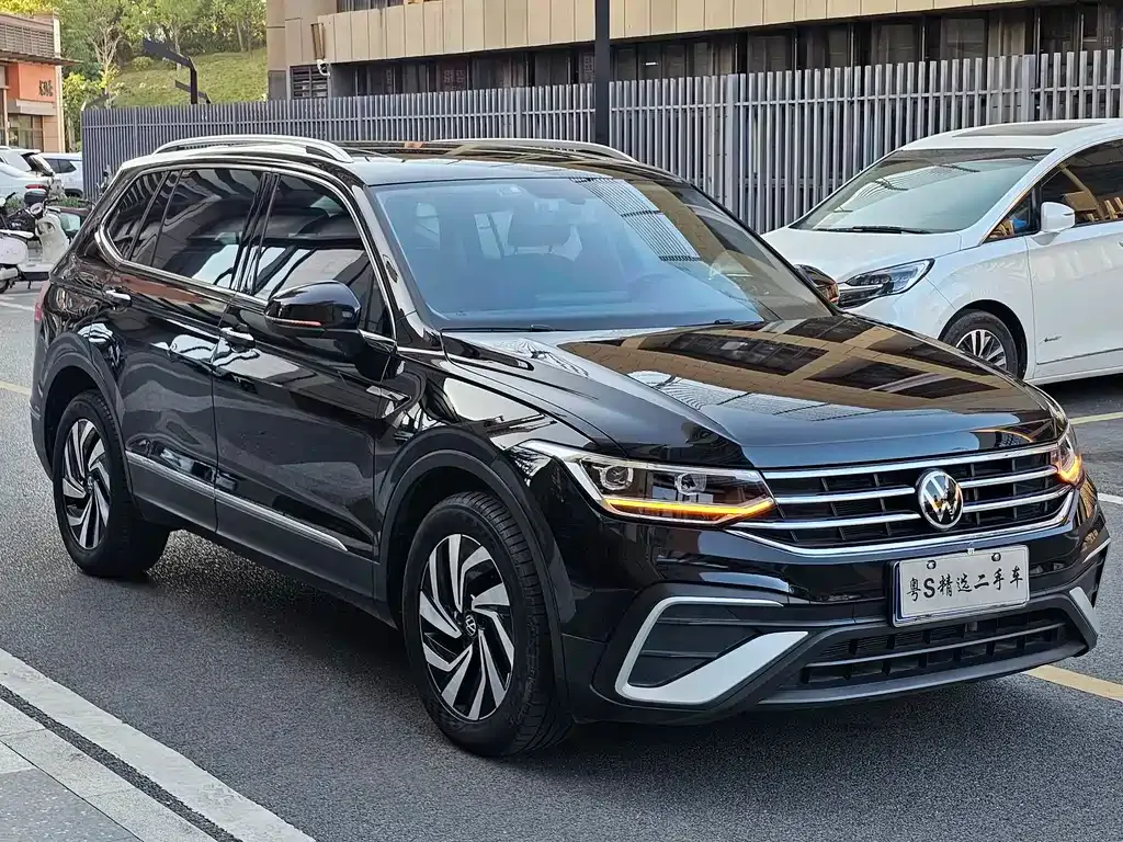 Volkswagen Tiguan L — фото 3