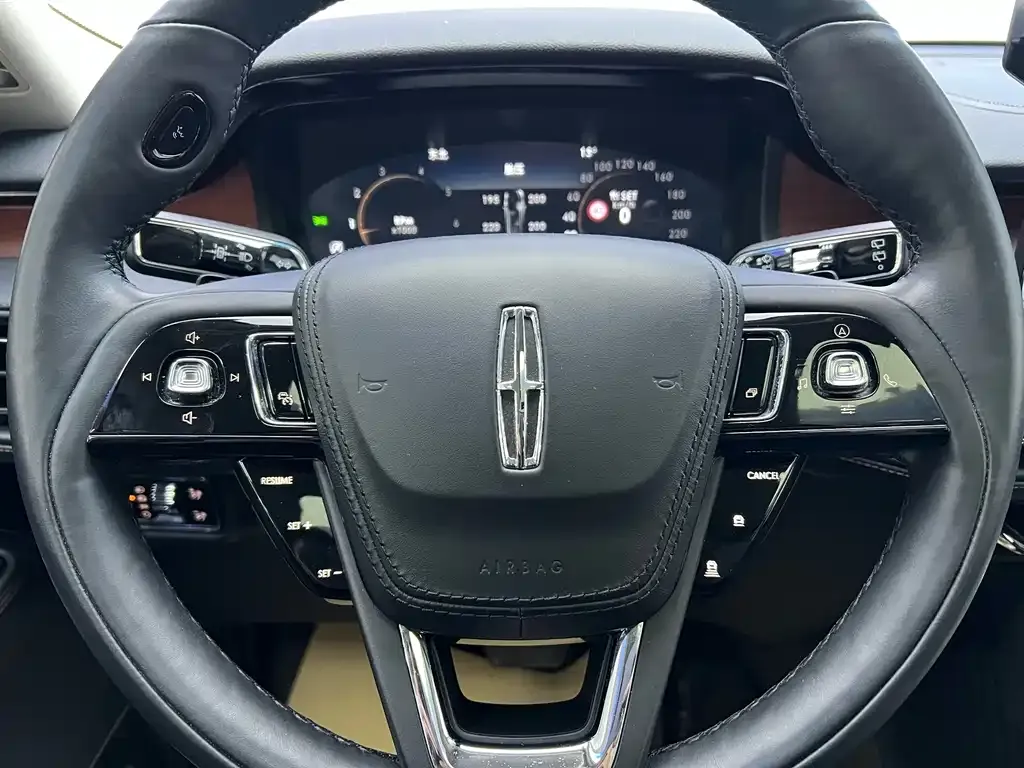 Lincoln Aviator — фото 10