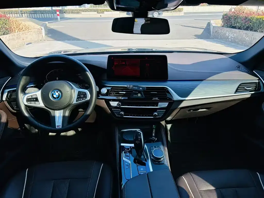 BMW 5 Series New Energy — фото 6