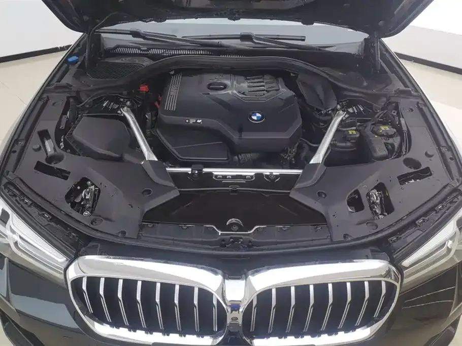 BMW 5 Series — фото 10
