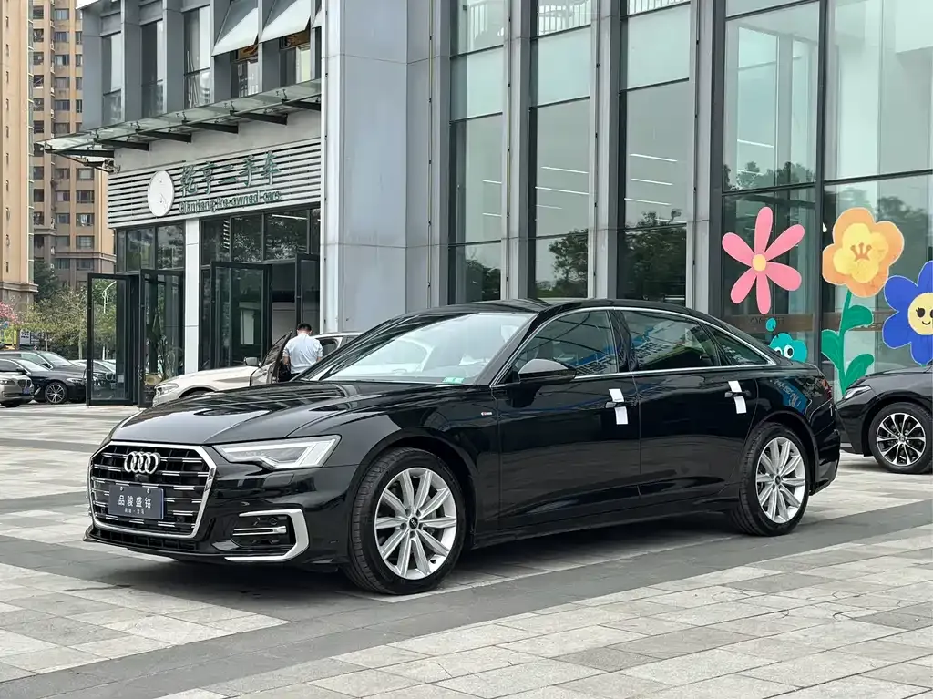 Audi A6L — фото 1