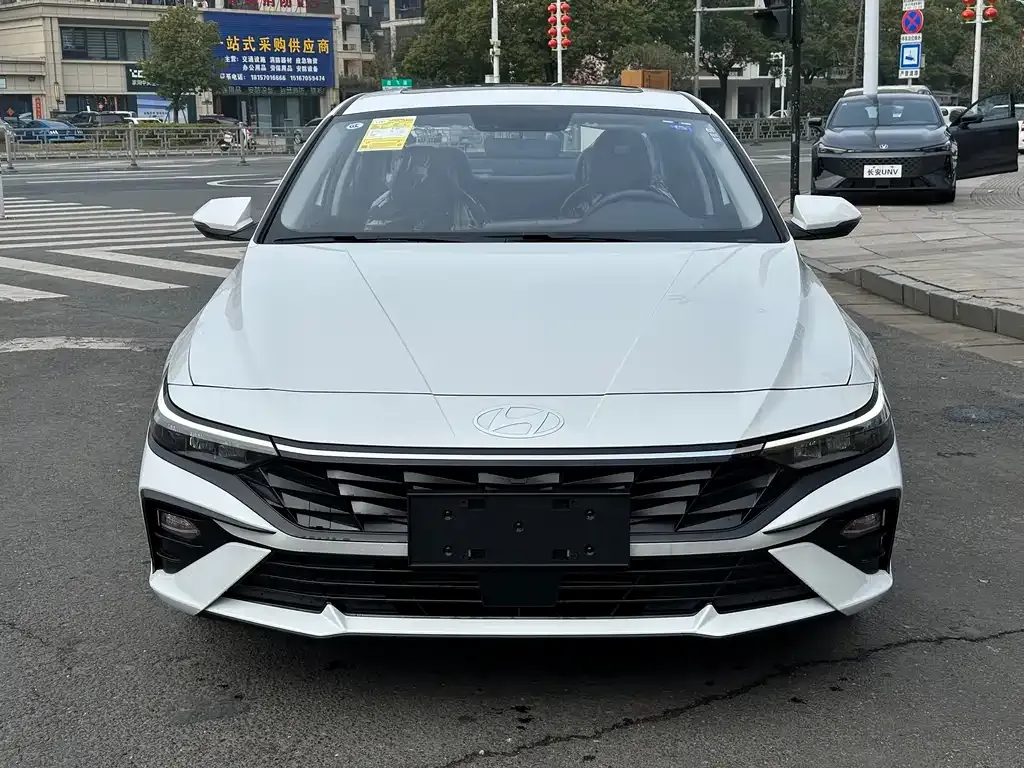 Hyundai Elantra — фото 2