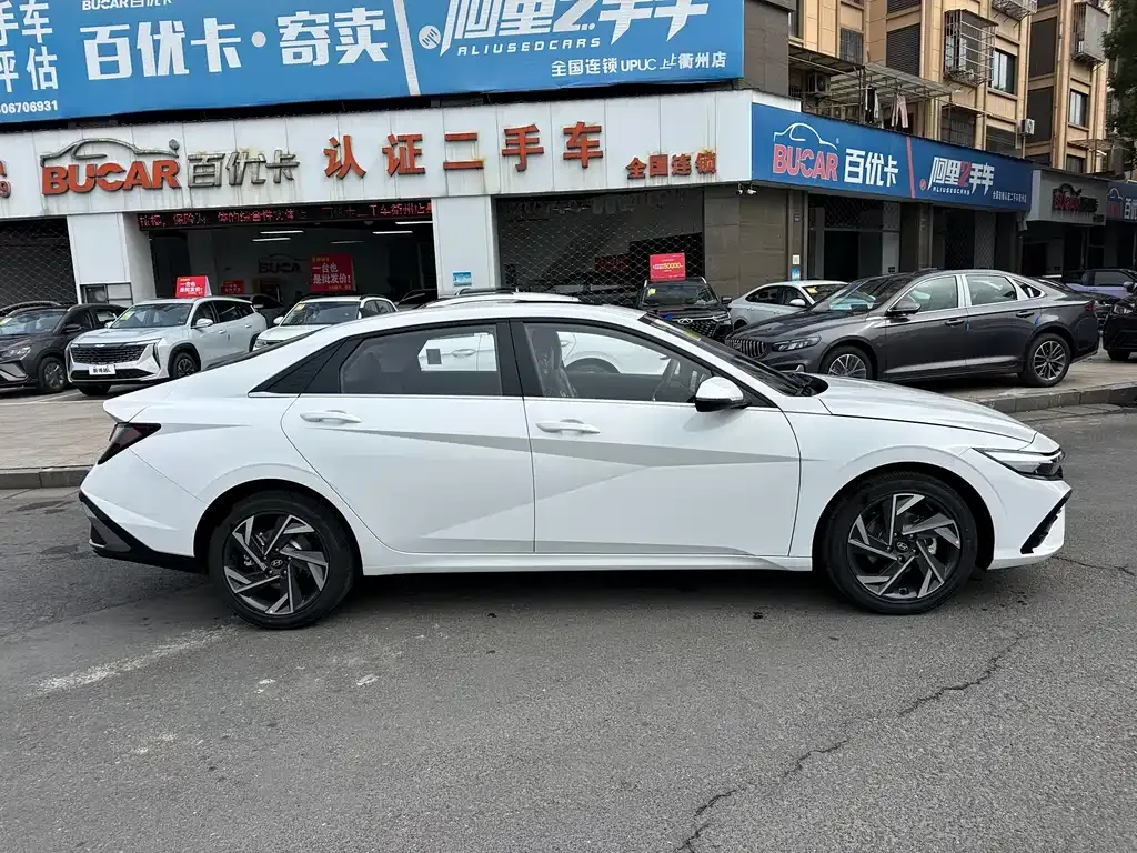 Hyundai Elantra — фото 3