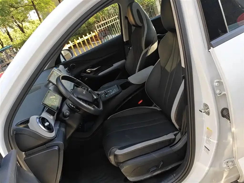BYD Seal 05 DM-i — фото 8