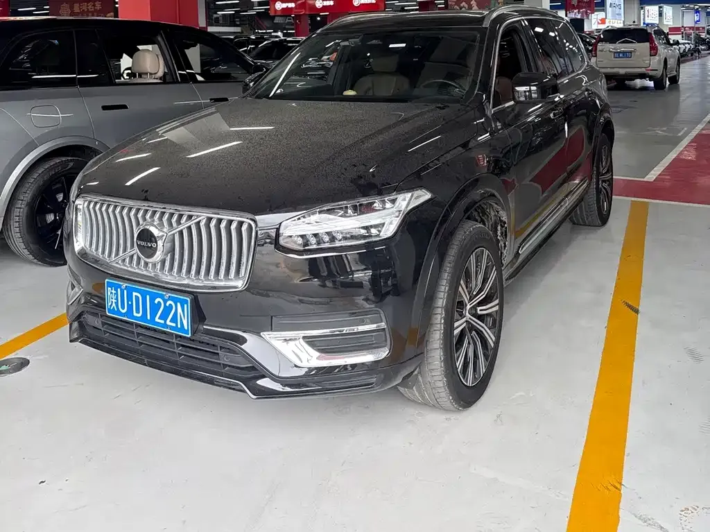 Volvo XC90 — фото 1