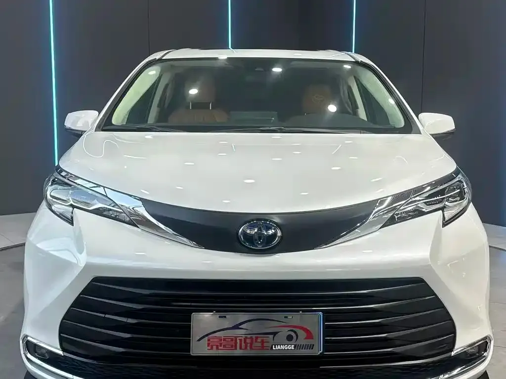 Toyota Sienna — фото 2