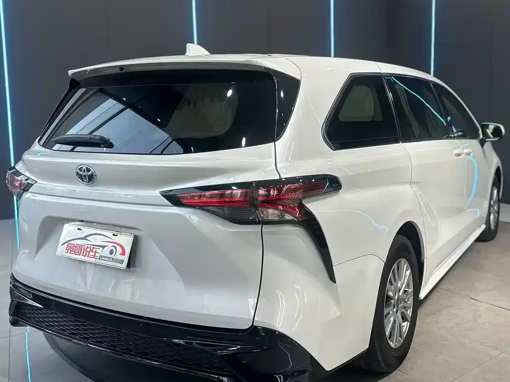 Toyota Sienna — фото 6