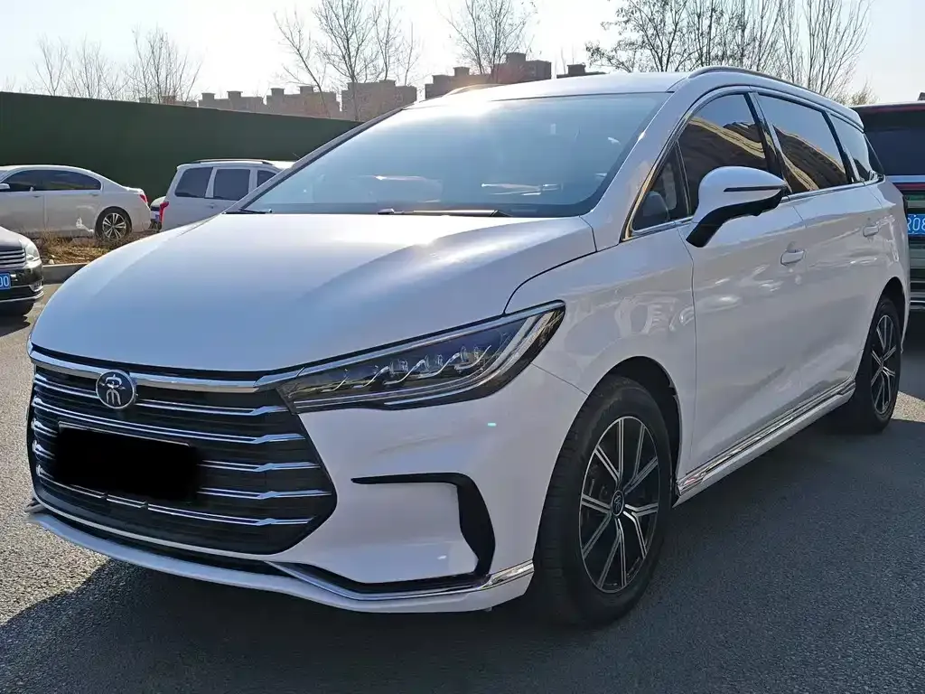 BYD MAX New Energy — фото 1