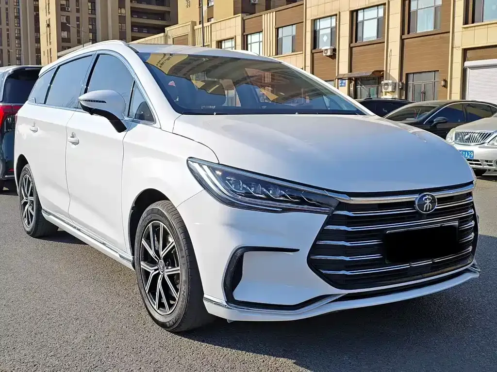 BYD MAX New Energy — фото 3